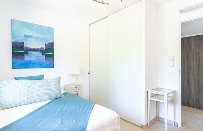 2 bedroom Apartment in Bormes-les-Mimosas with swimming pool and garden - Photo 12