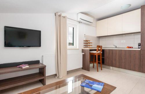 Holiday home Svilaja I Heated pool, family retreat - Photo 32