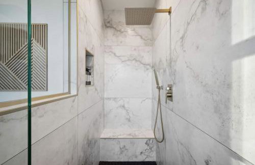 Modern Mountain House with Spa and Scenic Views - Foto 38