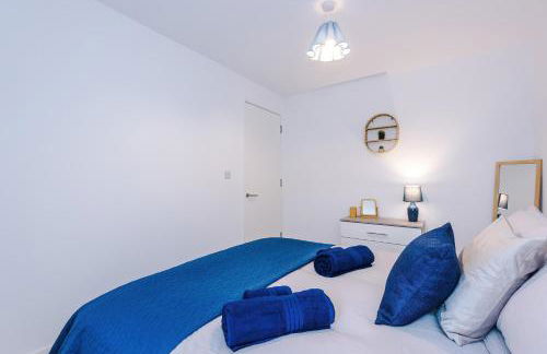 Stunning 3 Story Home, 3 x King Size Beds, Pool Table, Free Parking x2, Ping Pong - Foto 16