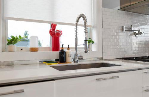 Piermont Waterfront Villa with Hot Tub - Photo 51