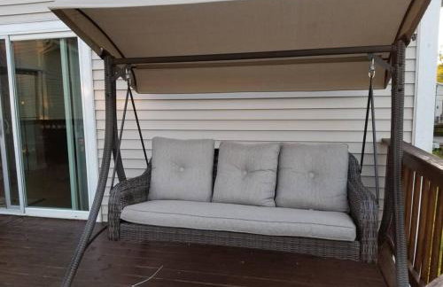 Chain O Lakes Nautical 4Bed 3Bath Waterfront with Bonus Room, Large Deck and Hot Tub - Foto 11