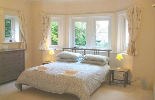 SEAFORTH by BOURNECOAST - A Large Manor House Suitable for Big Families and Groups - HB4638 - Photo 8