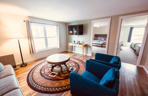 Upscale Moosehead lake Suite downtown Greenville - Foto 8