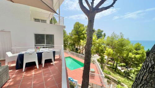 Preciosa Villa rodeada de pinos con vistas al mar - ServHouse - Photo 2