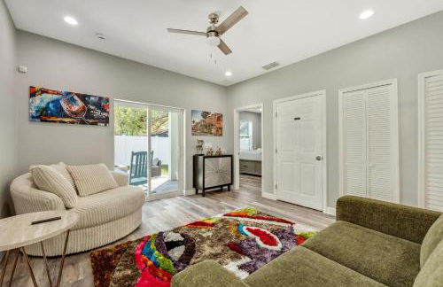 Chic Retreat-Stunning Design Cozy Fire Pit Escape! - Foto 8