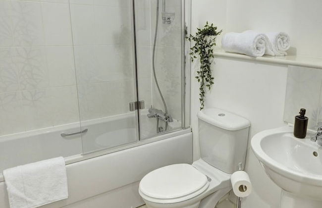 Lovely Flat in Kiln Close With Free Parking - Photo 66