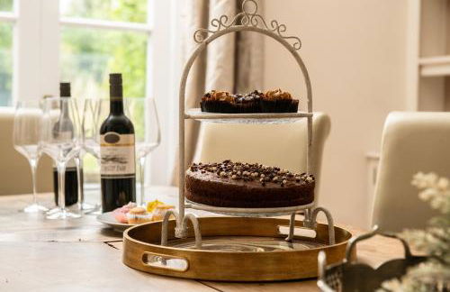 Downwood Vineyard Manor House in Idyllic Countryside - Photo 55