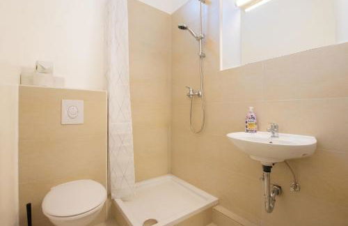 Tolstov Apartments - 1 or 3 Room Apartments - 20 Min Messe DUS and Old Town DUS - Foto 20