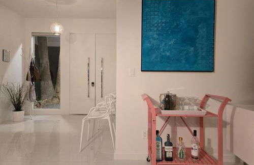 As seen on HGTV Desert Flippers The Pink Door - Foto 48
