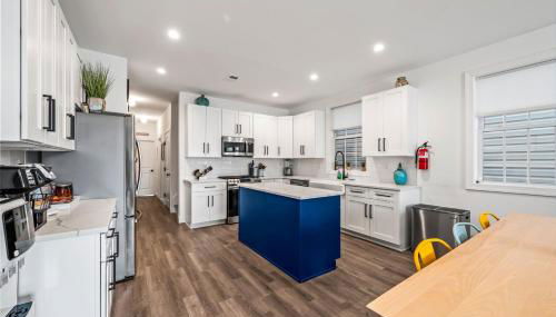 Beach House Steps away from the Boardwalk and Beach with Ocean Views in Seaside Heights! - Foto 3