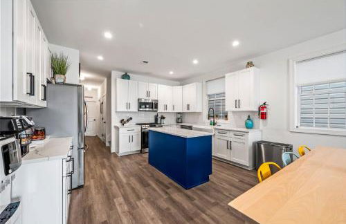 Beach House Steps away from the Boardwalk and Beach with Ocean Views in Seaside Heights! - Foto 3