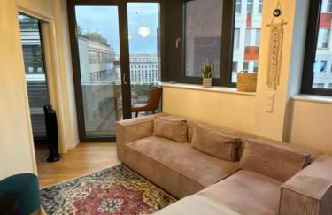 Check Point Charlie Luxury Apartment with Balcony - Photo 2
