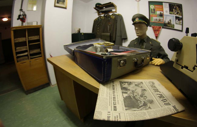 Tour por la Praga comunista y búnker nuclear - Foto 4