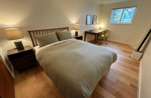 Greenlake Craftsman - Hot Tub, AC, Dog Friendly - Photo 23