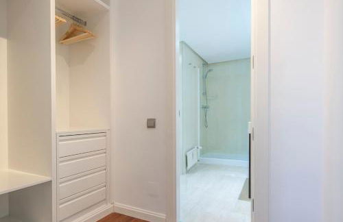 Tu Escapada Urbana - Plaza de Castilla III, Diseño y Localización - Photo 33