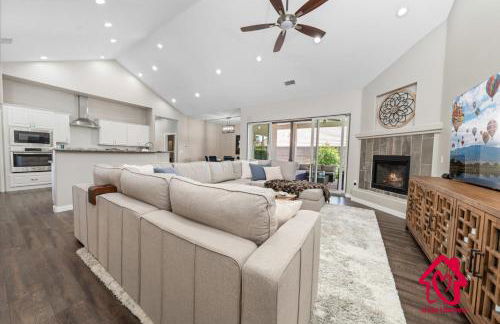 Fireside Oasis Retreat - An Irvie Home - Foto 30