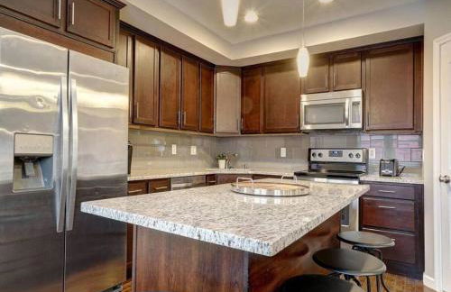 Bright 2BR near downtown - Foto 9