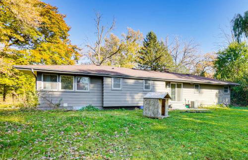 Peaceful Retreat with Yard 2 Mi to Pewaukee Lake! - Foto 26