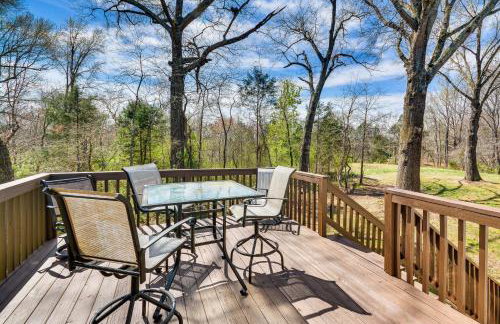 Bright and Elegant Home in High Point with Deck! - Foto 30