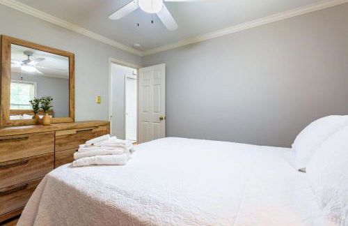 Southern Charm 2BR Greensboro Nest - Foto 30