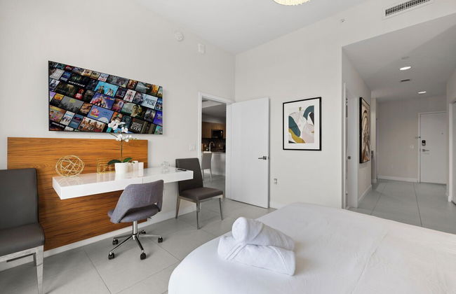 Spacious 2-Bedroom Condo at Doral Park - Photo 6