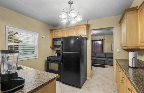 Sleeps 12 - House Guest Apt - Plenty of parking - Foto 26