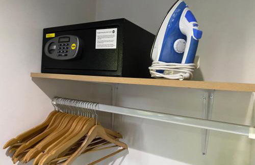 Modern Spacious 1 Bed Apartment with Free Parking in Trendy Inner London Suburb 15 mins walk to Victoria Line Underground then 20 mins to Oxford Street "West End of London" or 10 mins walk to Overground and 10 mins to London Liverpool St "City of London" - Foto 58