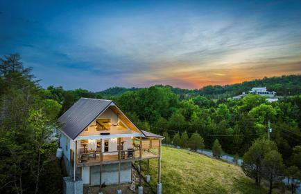 TN Whiskey Cabin- Lake and Mtn Views- Covered Deck- Game Room- Pool Table- Pets - Foto 28