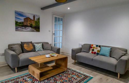 Spacious Cottage with Private Hot Tub - Foto 21