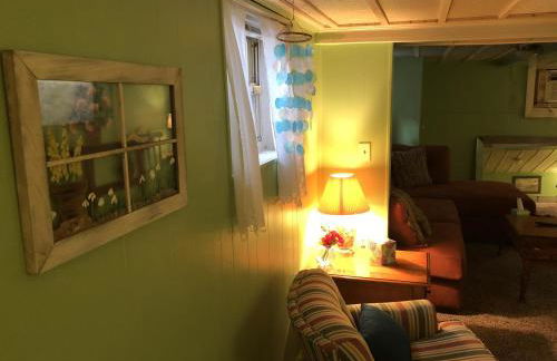 Rustic BEACH FRONT Basement Apt, Pet Friendly Wi-Fi apts - Foto 4