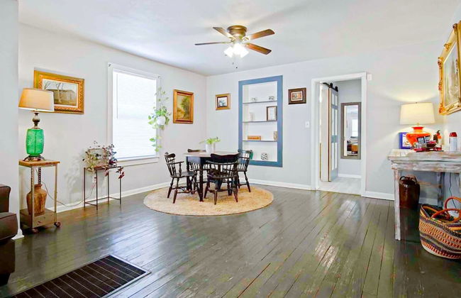 2BR Cozy House Near Plaza District - Photo 8