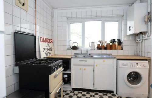 Cosy mid century Stockport with views, dog walks, woodburner - Foto 48