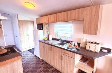 The Eden - Sleeps 8 Pet Friendly Free Wi-Fi With Patio & Hub Passes Camber Sands Cosy Spacious Modern 8 Berth Caravan - Foto 24