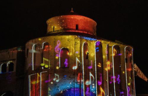 Villa Madison, Spacious Sea View Apartments Near Zadar with heated pool - Photo 12