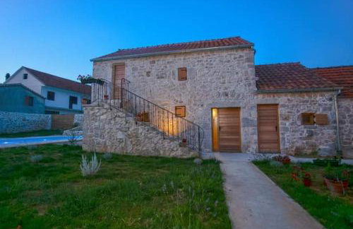 Heritage House Vrime - stone house with heated pool - Photo 5