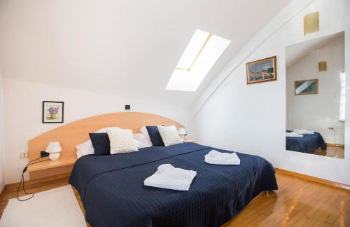 Penthouse apartment with private parking - Photo 16