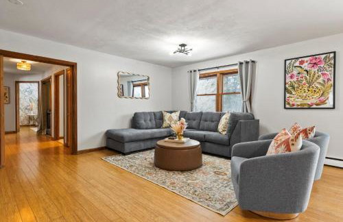 Near Ithaca!Hot Tub! LRG Home!Sleeps 14! Dogs ok! - Foto 20