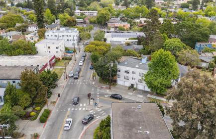 Garden Oasis Cozy Home Near Bart Shop with Parking - Photo 49