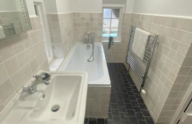 April Cottage - Photo 44