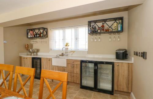 Meadow Manor And Spa - Photo 22