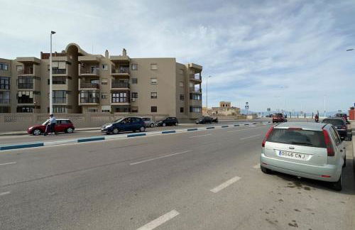 Primera línea de playa y Gibraltar a 5 minutos - Foto 15