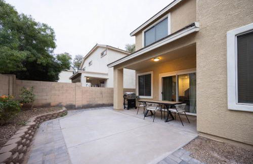 Modern 4BR Retreat in Prime Gilbert Location - Foto 39