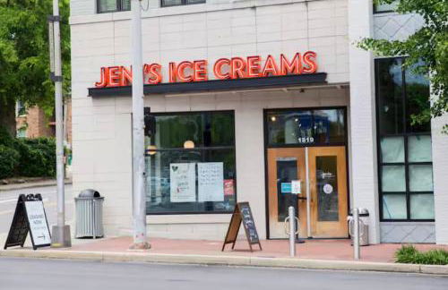 Walk to Vanderbilt and Belmont with Garage and Rooftop Deck - Foto 63