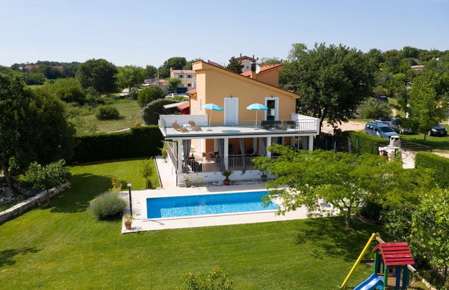 Exquisite Secluded Villa With Pool - Photo 41