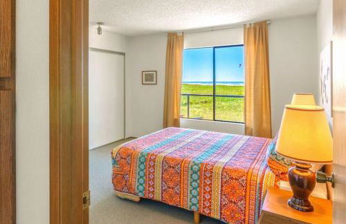 Waterfront Condo right on the Pacific Ocean - Photo 4