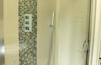 Heathrow Modern House with Parking & Fast WiFi - Foto 12