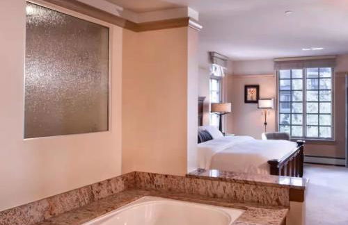 Park Plaza #304 - Beaver Creek 2-Bed Over Ice Rink - Foto 14