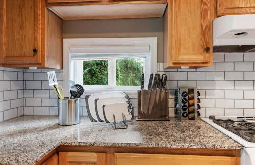 Private park in a cozy home next to I-90 huge yard - Foto 41