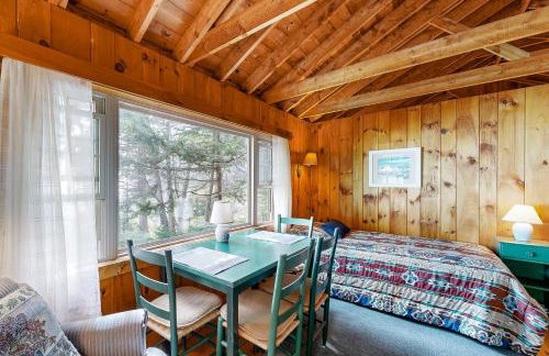 Lake Views! Small Group Getaway in Northport - Foto 11